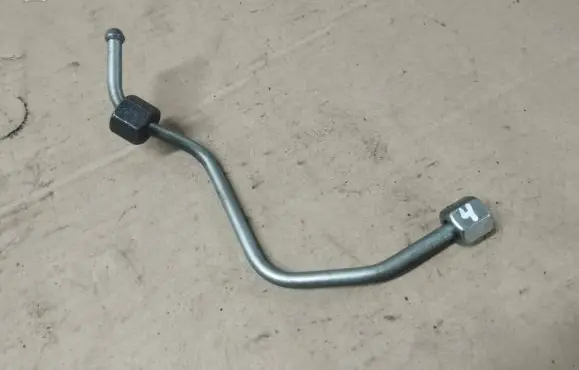 Fuel injector supply line/pipe