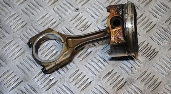 Subaru Outback Piston with connecting rod AA35008