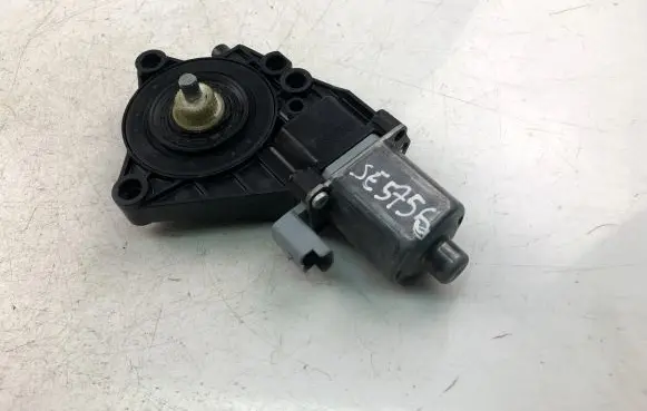 Hyundai ix20 Front door window regulator motor 834501P000