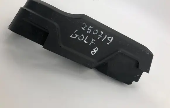 Volkswagen Golf VIII Engine cover (trim) 05e103729b