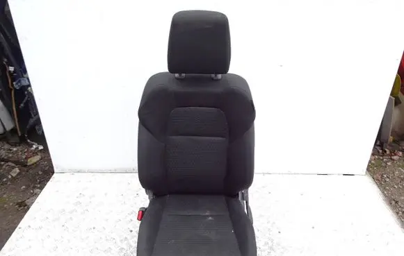 Suzuki Swift III Front driver seat qh5re