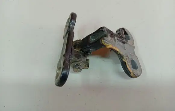 Volvo V50 Front door upper hinge