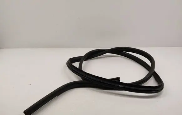 Dodge Nitro Rear door rubber seal (on body) 