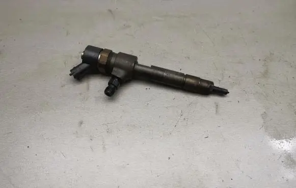 Opel Zafira B Fuel injector 0445110276
