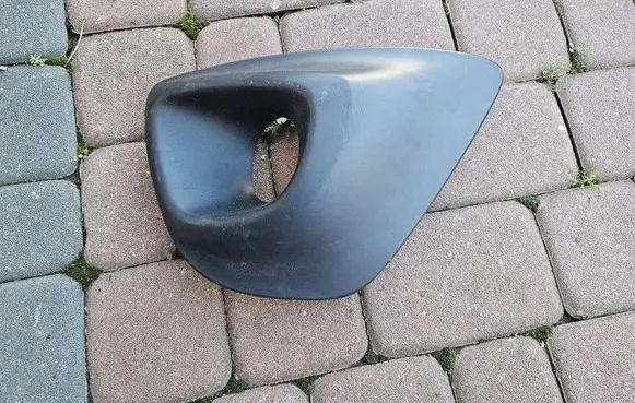 Opel Vivaro Front fog light trim/grill 261A30411R