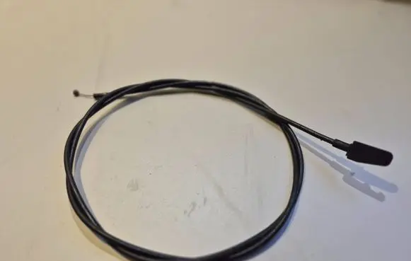 Skoda Octavia Mk2 (1Z) Engine bonnet/hood lock release cable 8E1823531