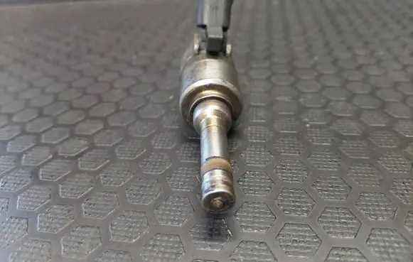 Volkswagen PASSAT CC Fuel injector 06H906036H