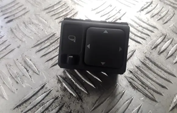 Nissan X-Trail T30 Wing mirror switch 050331