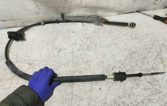 Mercedes-Benz B W245 Gear shift cable linkage A1693700573