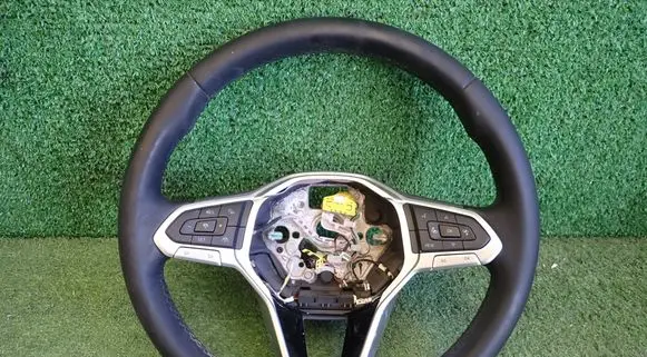 Volkswagen Polo VI Steering wheel 