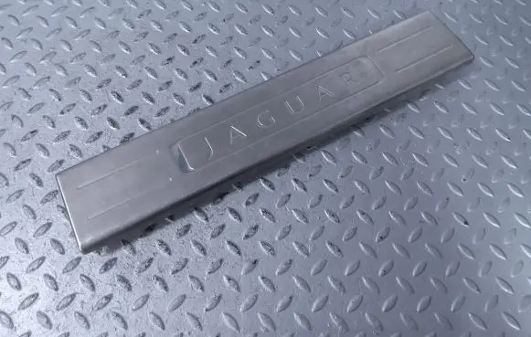 Jaguar XJ X351 Front sill trim cover AW9313200AE