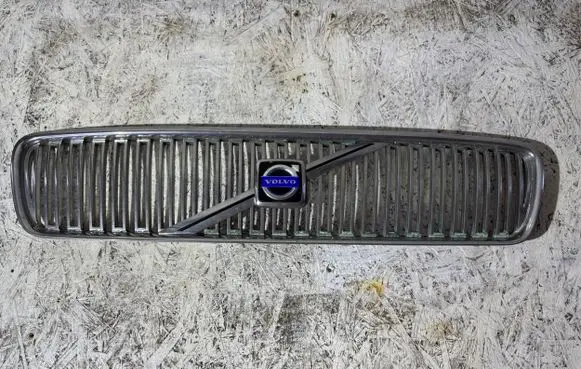 Volvo V50 Front bumper upper radiator grill 08678680