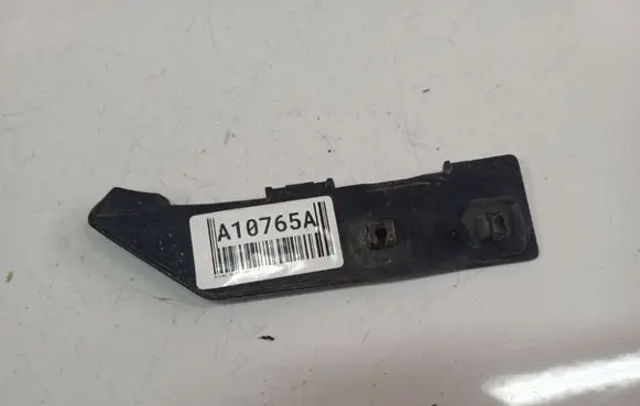 Rear bumper mounting bracket