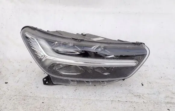 Volvo XC40 Headlight/headlamp