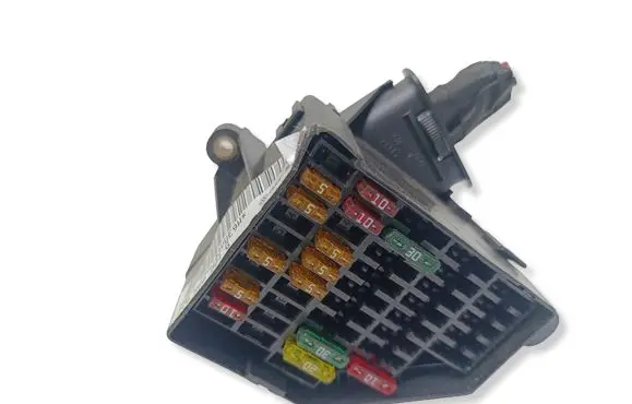 Volkswagen PASSAT B6 Fuse module 3C0880204G