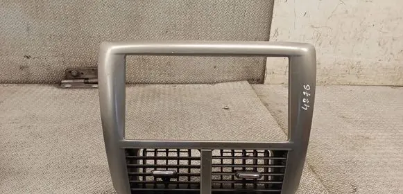 Subaru Impreza II Radio/GPS head unit trim 