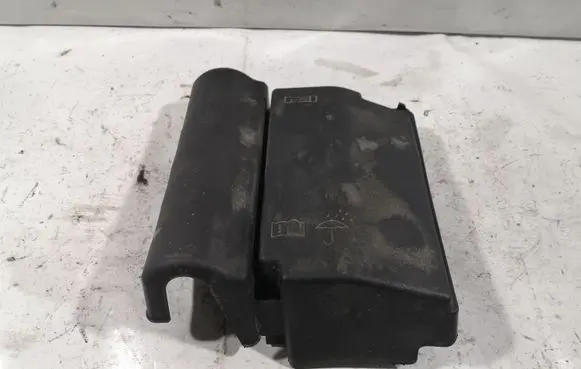 Volkswagen Jetta VI Fuse box cover 5C0937132A