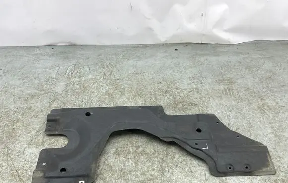 Audi Q7 4M Fuel tank bottom protection 4M0825213J