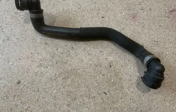 Mercedes-Benz GLC X253 C253 Engine coolant pipe/hose A2135017400