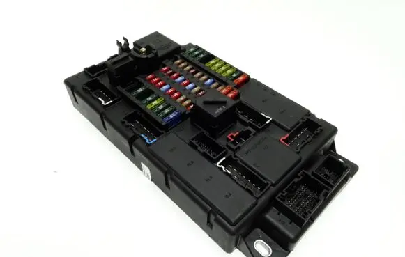 Mini One - Cooper Coupe R56 Fuse module 3450824 519213A02 SW64300