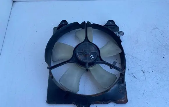 Toyota Avensis T220 Radiator cooling fan shroud