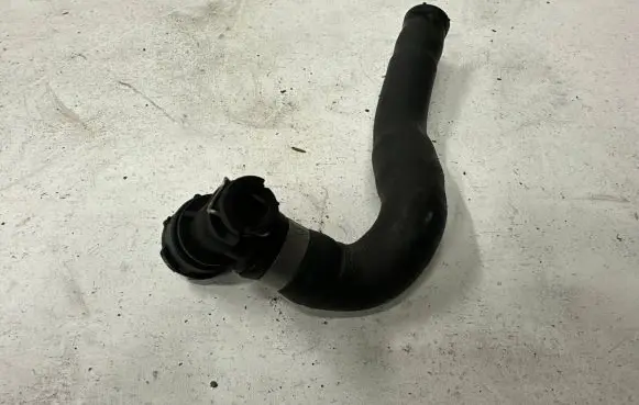 Mercedes-Benz C W204 Engine coolant pipe/hose