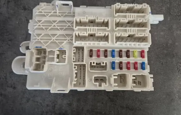 Toyota Hilux (AN10, AN20, AN30) Fuse module