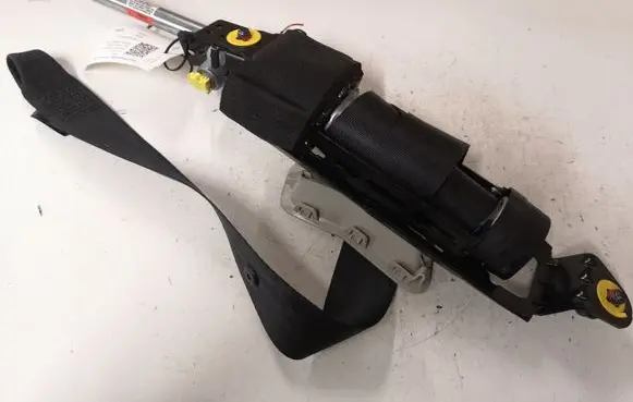 Volvo C30 Front seatbelt 31320498