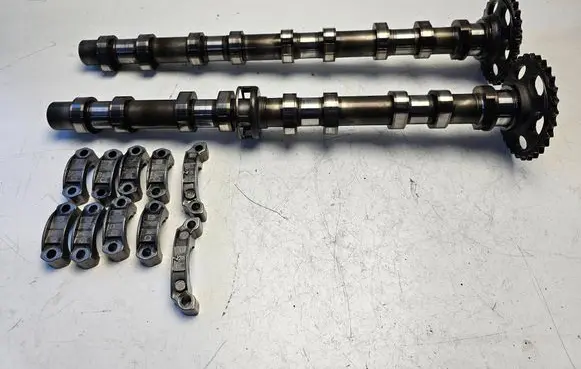 Mercedes-Benz E W212 Camshaft A6510500300 A6510500200
