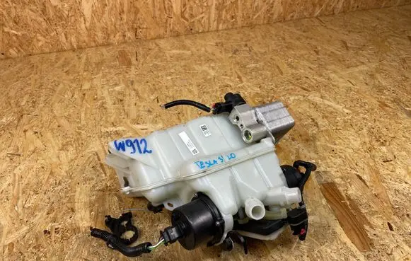 Tesla Model 3 Coolant heater control valve 1077617-00-E