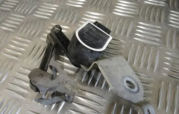 Mercedes-Benz E W238 Rear air suspension level height sensor A0009053704