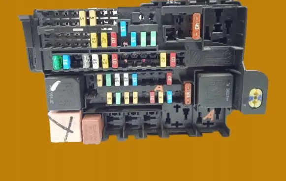 Renault Laguna III Fuse box set 8200393836