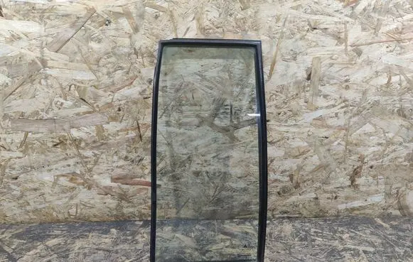 Mitsubishi Pajero Pinin Rear vent window glass 