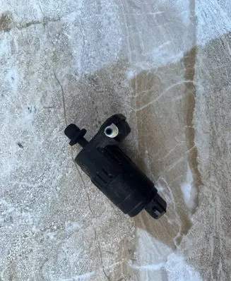 Maserati Levante Windscreen/windshield washer pump D2831