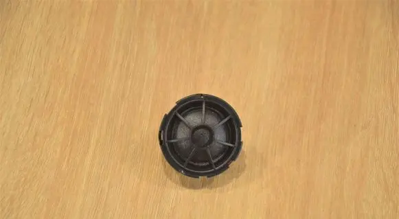 Front door high frequency speaker