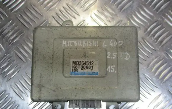 Subaru Legacy Engine control unit/module MD354512