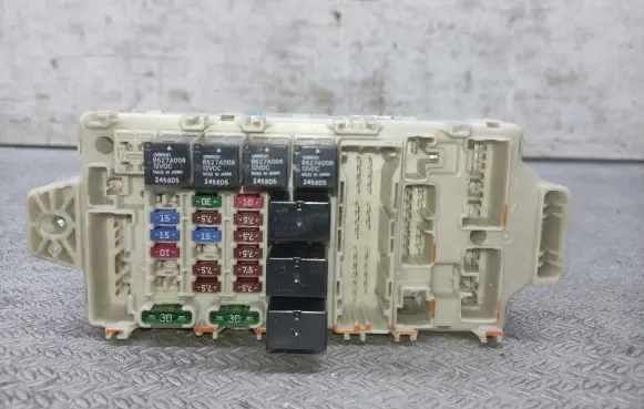 Mitsubishi Grandis Fuse module 802060404 MR587655