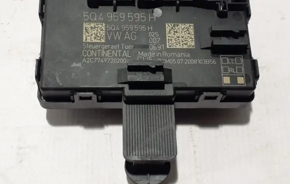 Skoda Octavia Mk4 Door control unit/module 5Q4959595H
