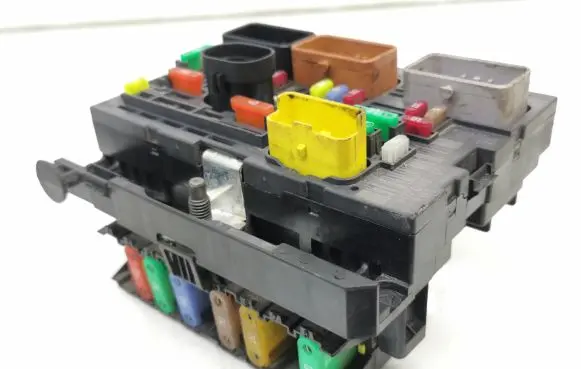 Peugeot Expert BSM Control unit 9807028780
