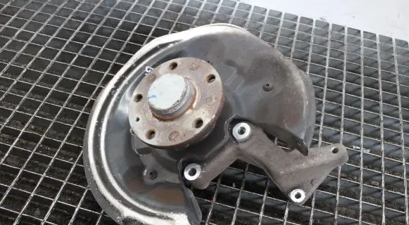 Volkswagen PASSAT B7 Rear wheel hub