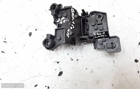 BMW 1 E82 E88 Tail light bulb cover holder 632171649729 16614001