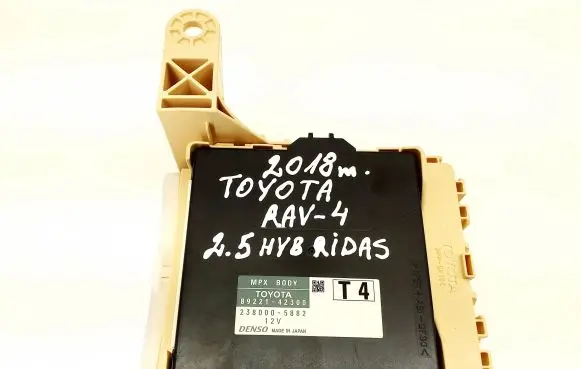 Toyota RAV 4 (XA50) Fuse module 8922142300 2380005882