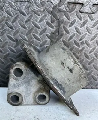 Opel Zafira A Engine mount bracket 90538543 95033