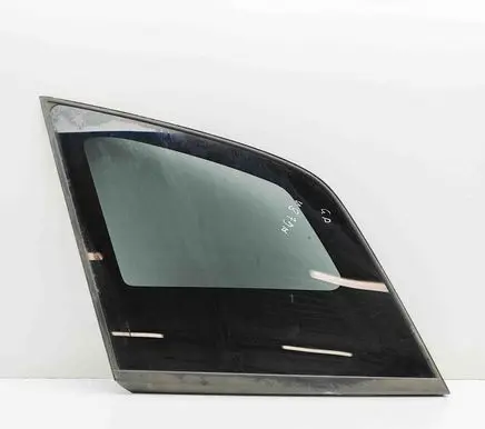 Suzuki Grand Vitara II Rear side window 8456065J01
