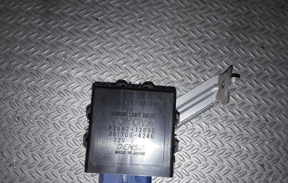Toyota Yaris Day light relay 8264212050 06170042440
