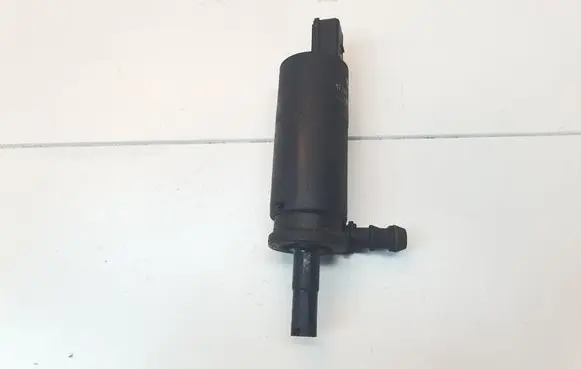 BMW 5 E39 Headlight washer pump 8377613 67128377613