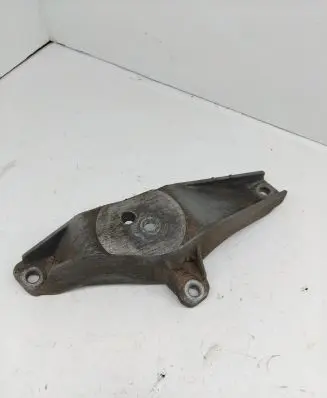 BMW 5 E39 Engine mounting bracket