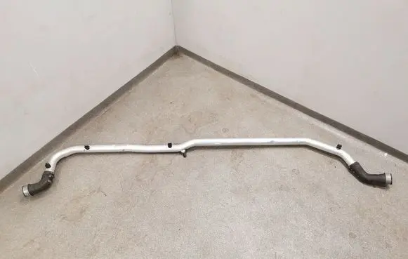 Engine coolant pipe/hose