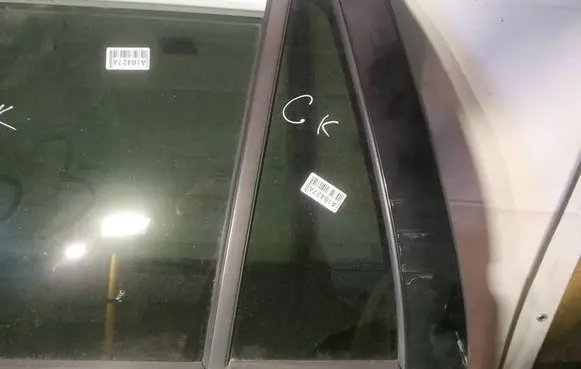 Volvo XC90 Rear vent window glass as3