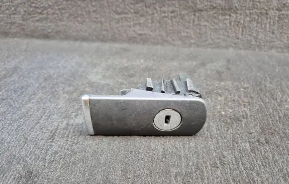 Audi A4 S4 B7 8E 8H Glove box lock 8E1857131